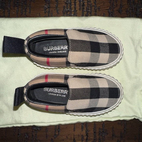 Authentic Burberry toddler shoes - Picture 5 of 6